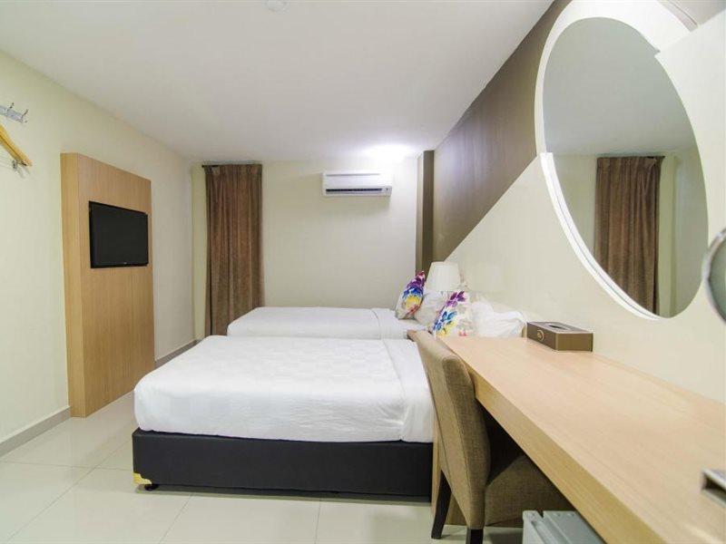 Mornington Hotel Sitiawan Exterior photo