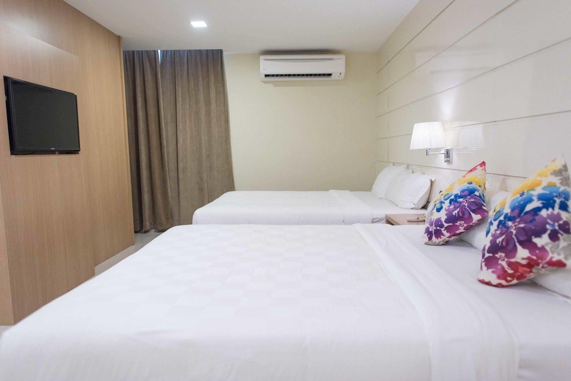 Mornington Hotel Sitiawan Exterior photo