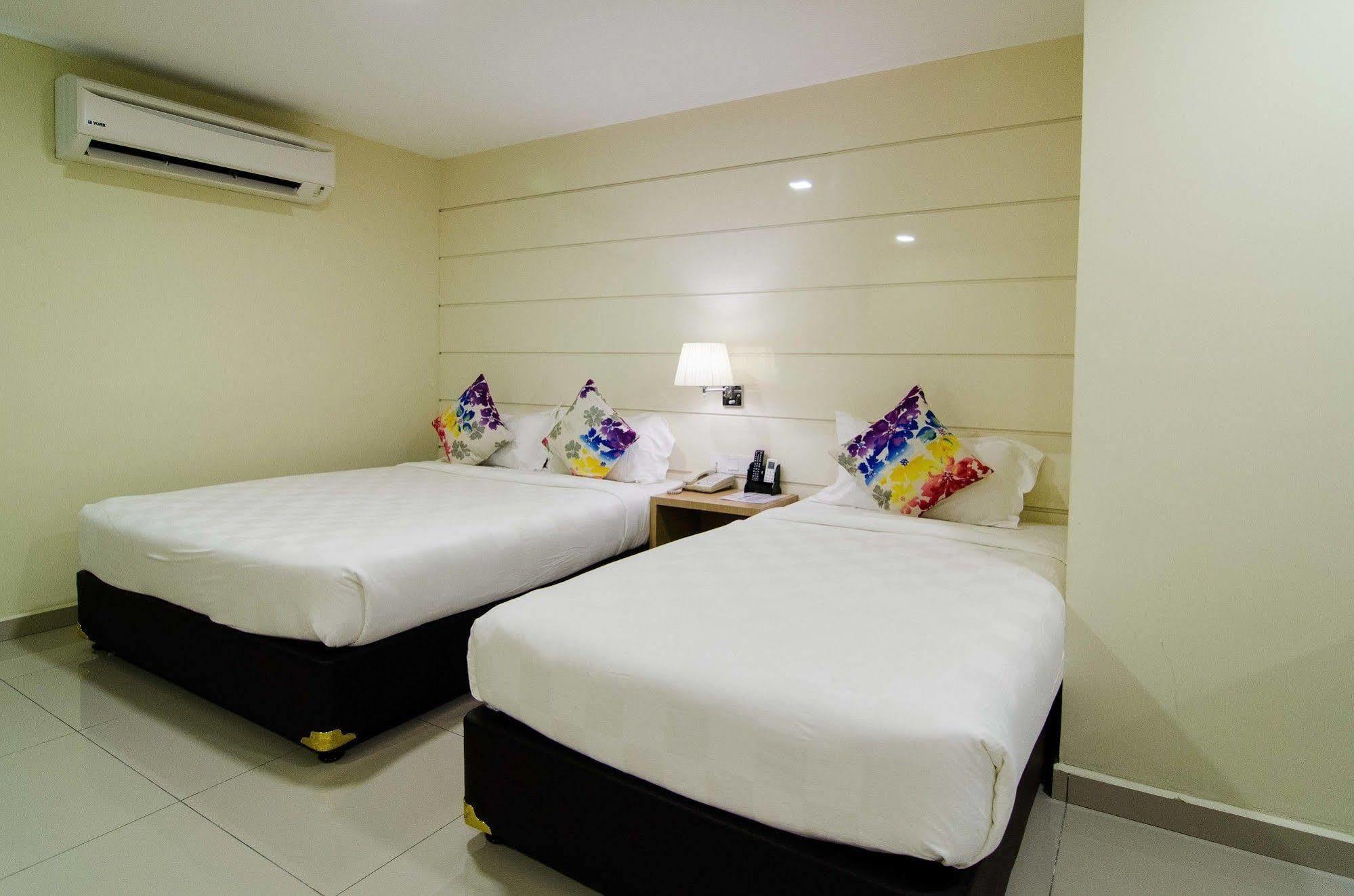 Mornington Hotel Sitiawan Exterior photo